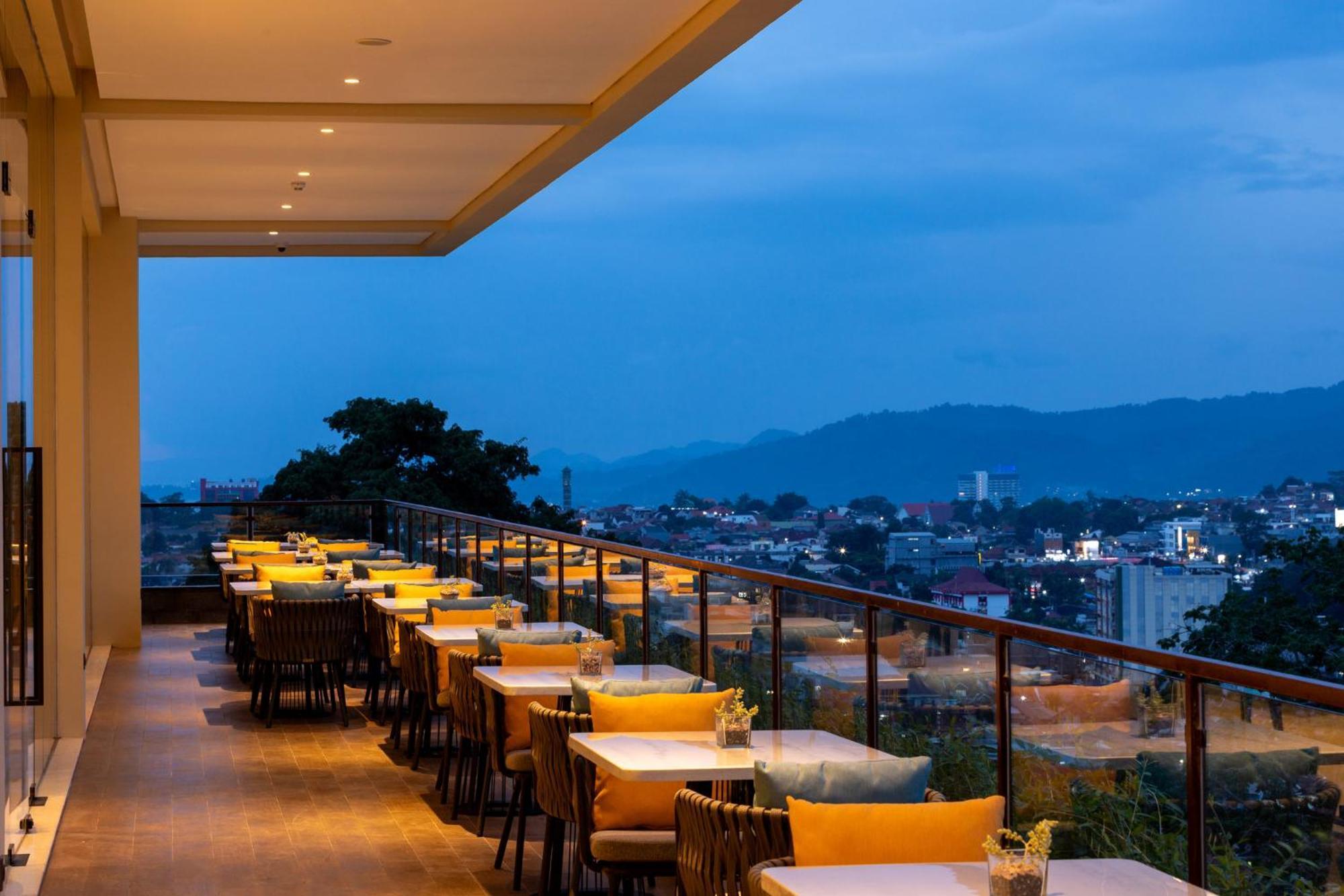 Holiday Inn Lampung Bukit Randu By Ihg Бандар-Лампунг Экстерьер фото