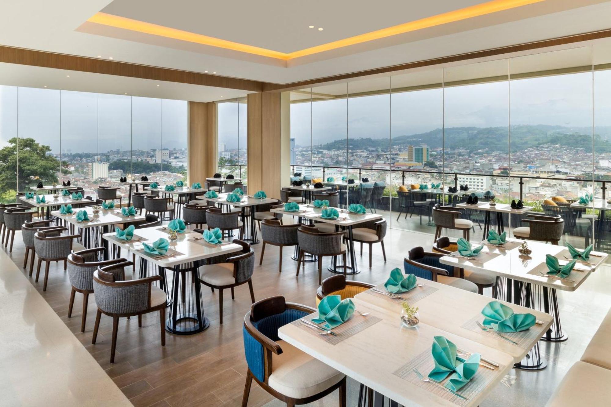 Holiday Inn Lampung Bukit Randu By Ihg Бандар-Лампунг Экстерьер фото