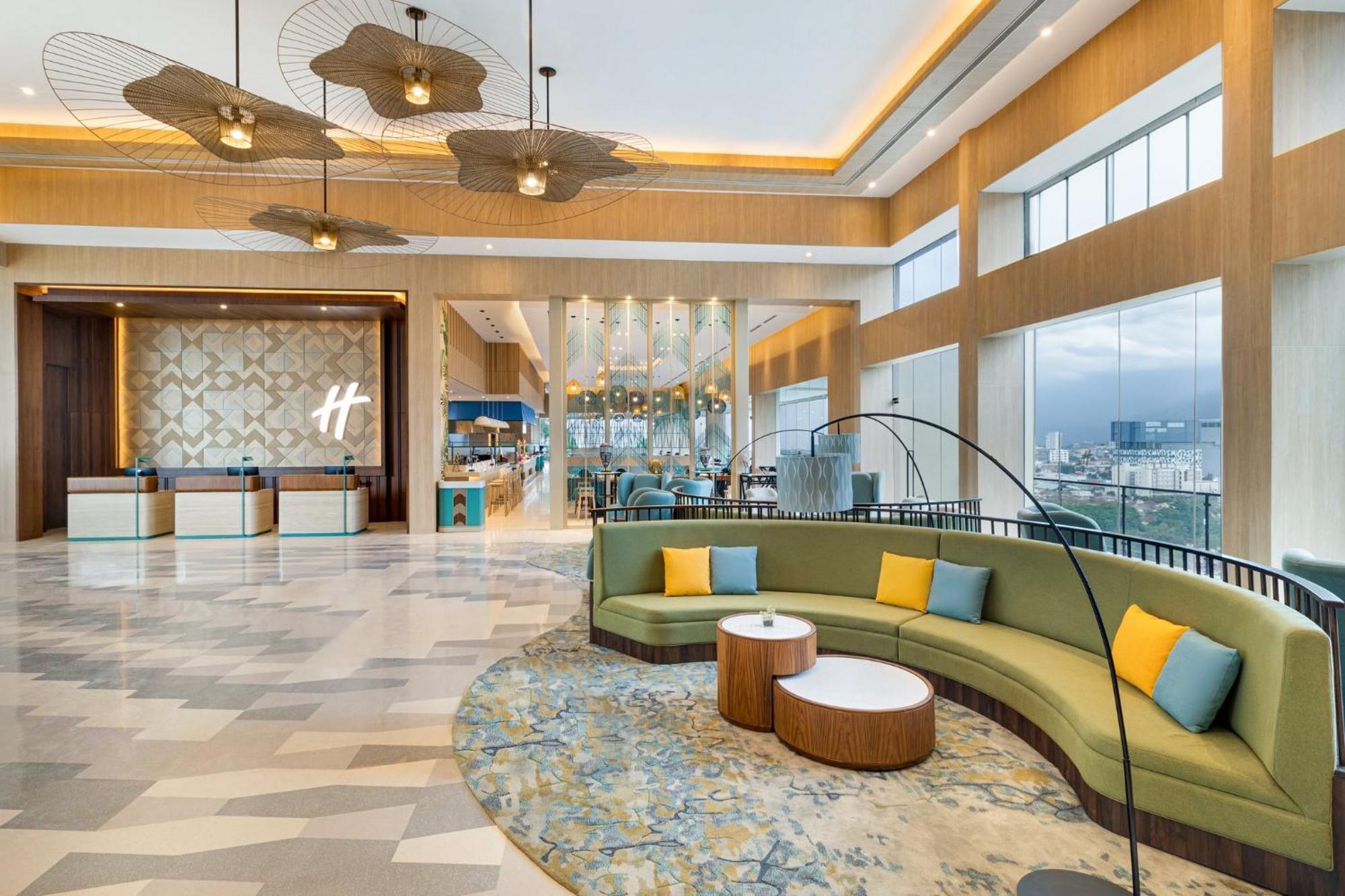 Holiday Inn Lampung Bukit Randu By Ihg Бандар-Лампунг Экстерьер фото
